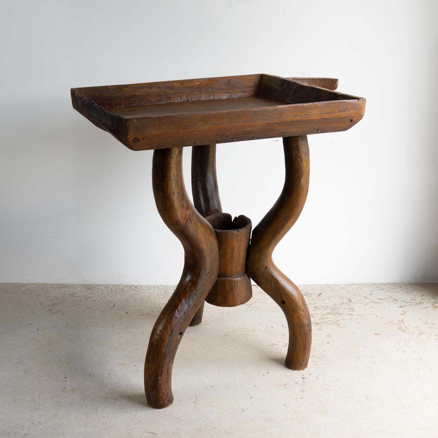 Table d'appoint Antique French Dough Trough, Primitive Organic Form en vente 5