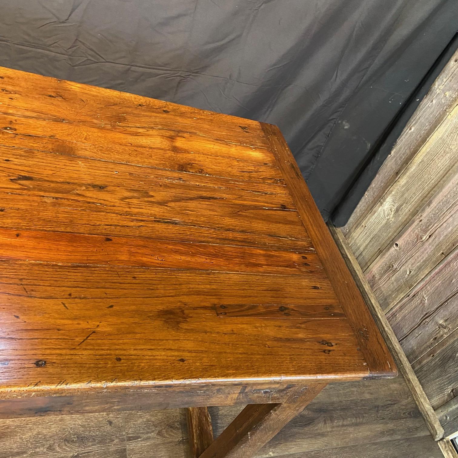 Antique Rustic French Farmhouse Oak Dining Table en vente 4