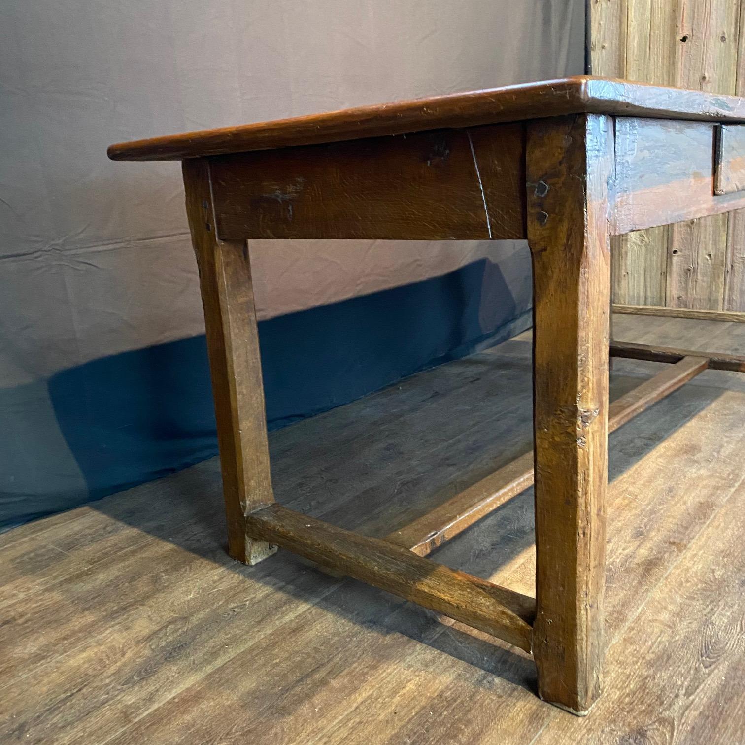 Antique Rustic French Farmhouse Oak Dining Table en vente 5