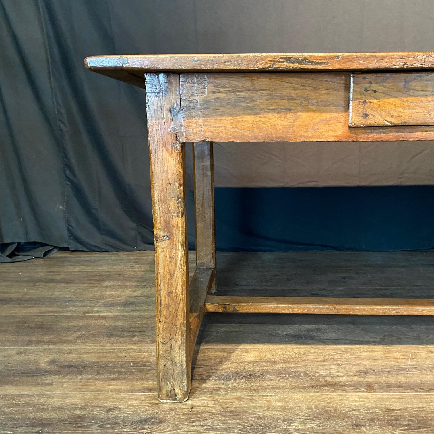 Français Antique Rustic French Farmhouse Oak Dining Table en vente