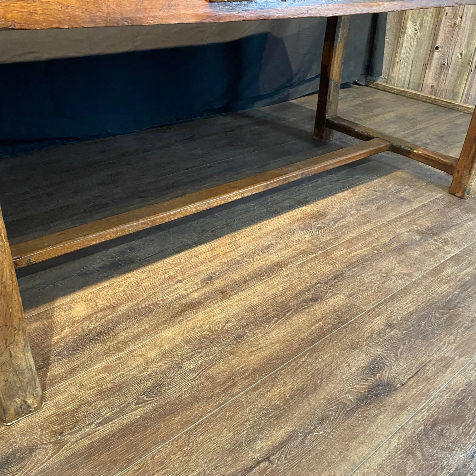 Antique Rustic French Farmhouse Oak Dining Table Bon état - En vente à Hopewell, NJ