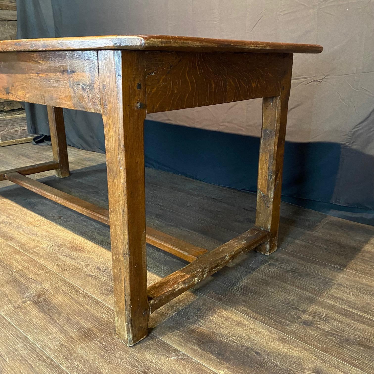 XIXe siècle Antique Rustic French Farmhouse Oak Dining Table en vente