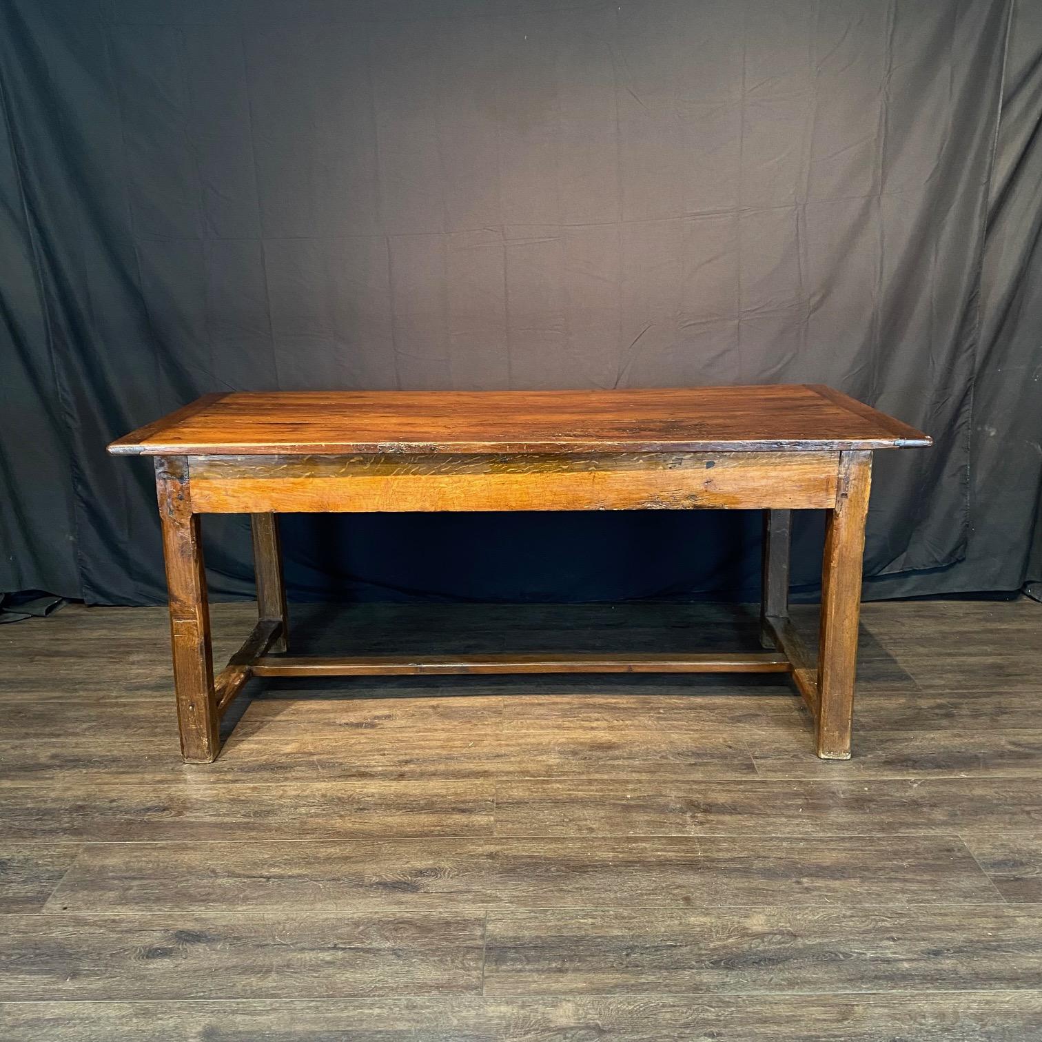 Antique Rustic French Farmhouse Oak Dining Table en vente 1