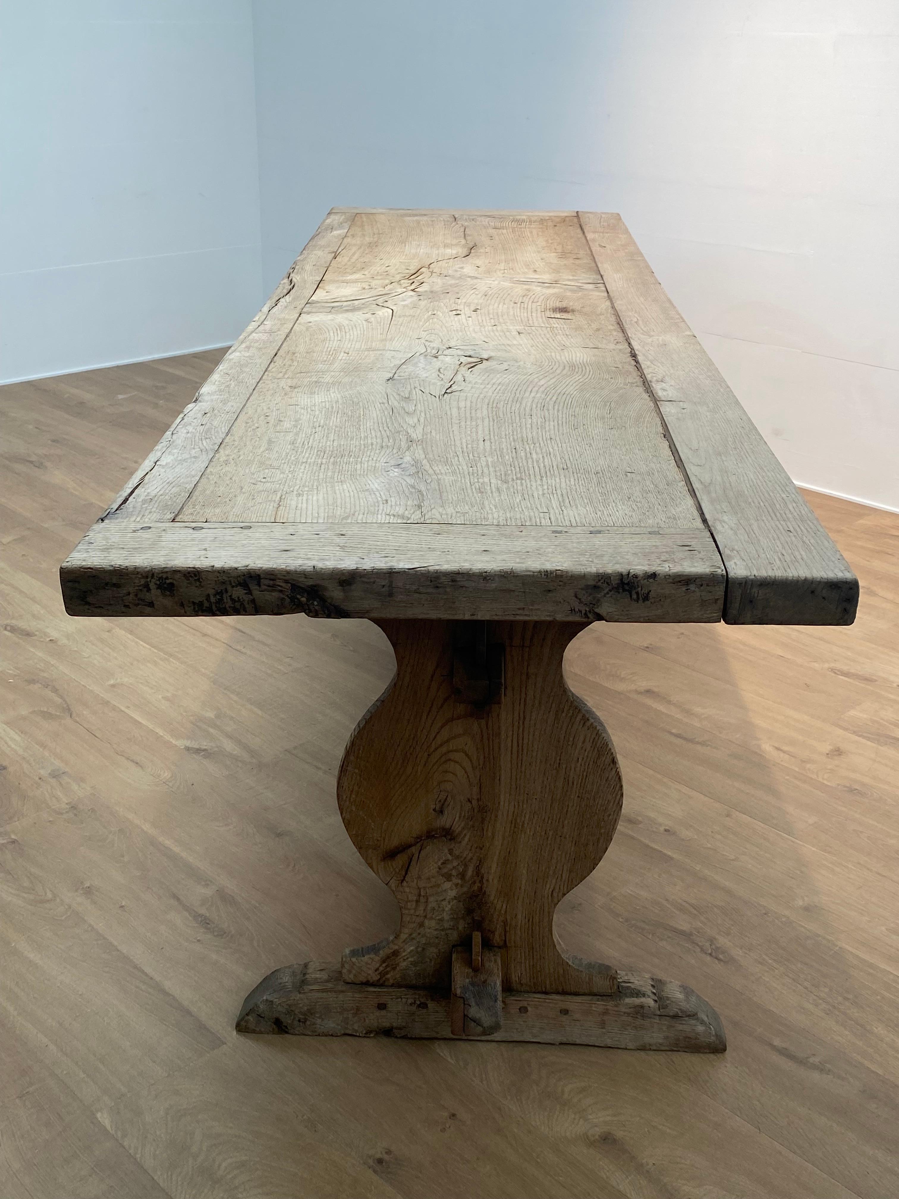 Ancienne table de réfectoire française rustique  Oak Oak blanchi en vente 6