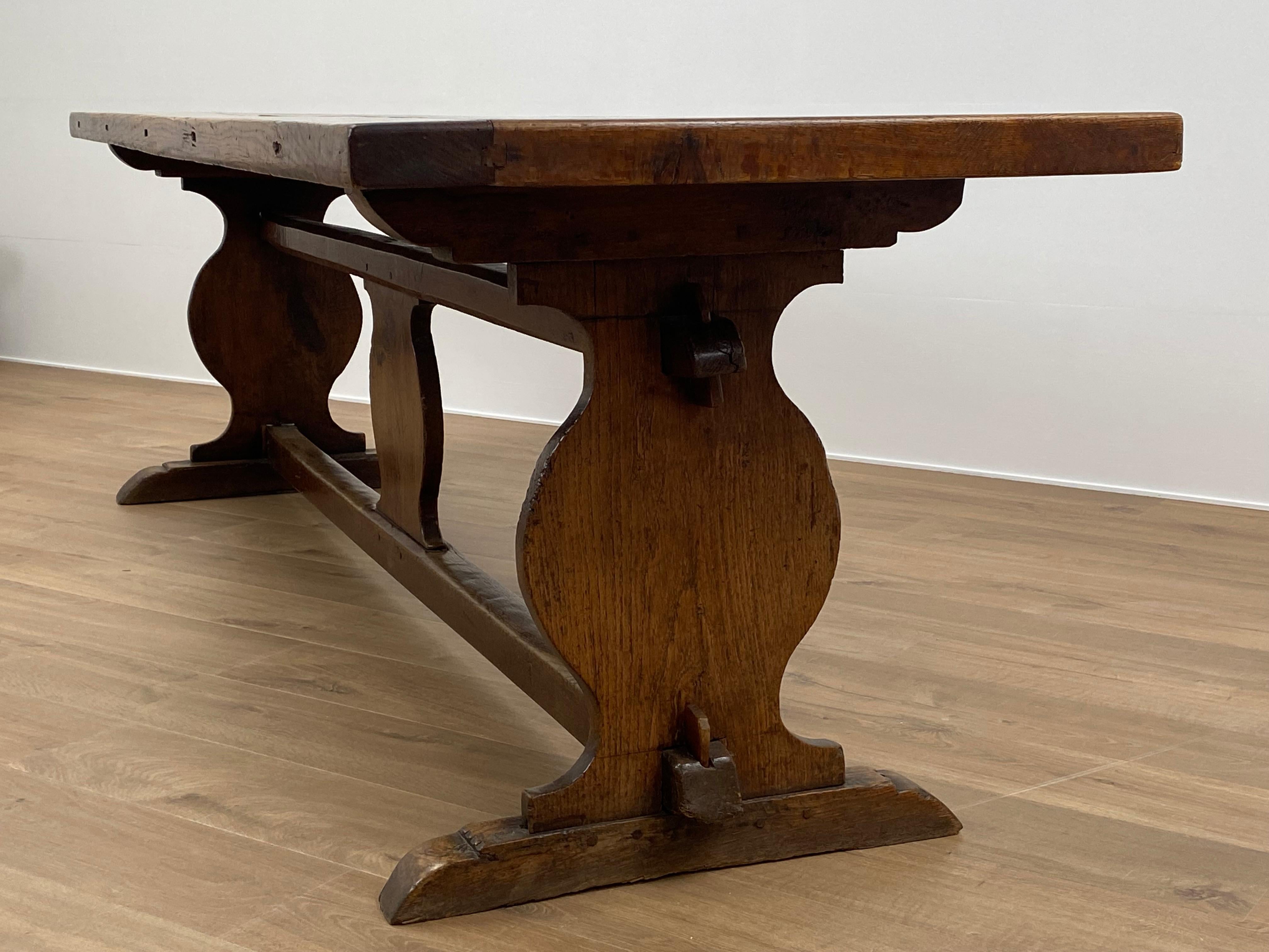 Poli Ancienne table de réfectoire française rustique  Oak Oak blanchi en vente