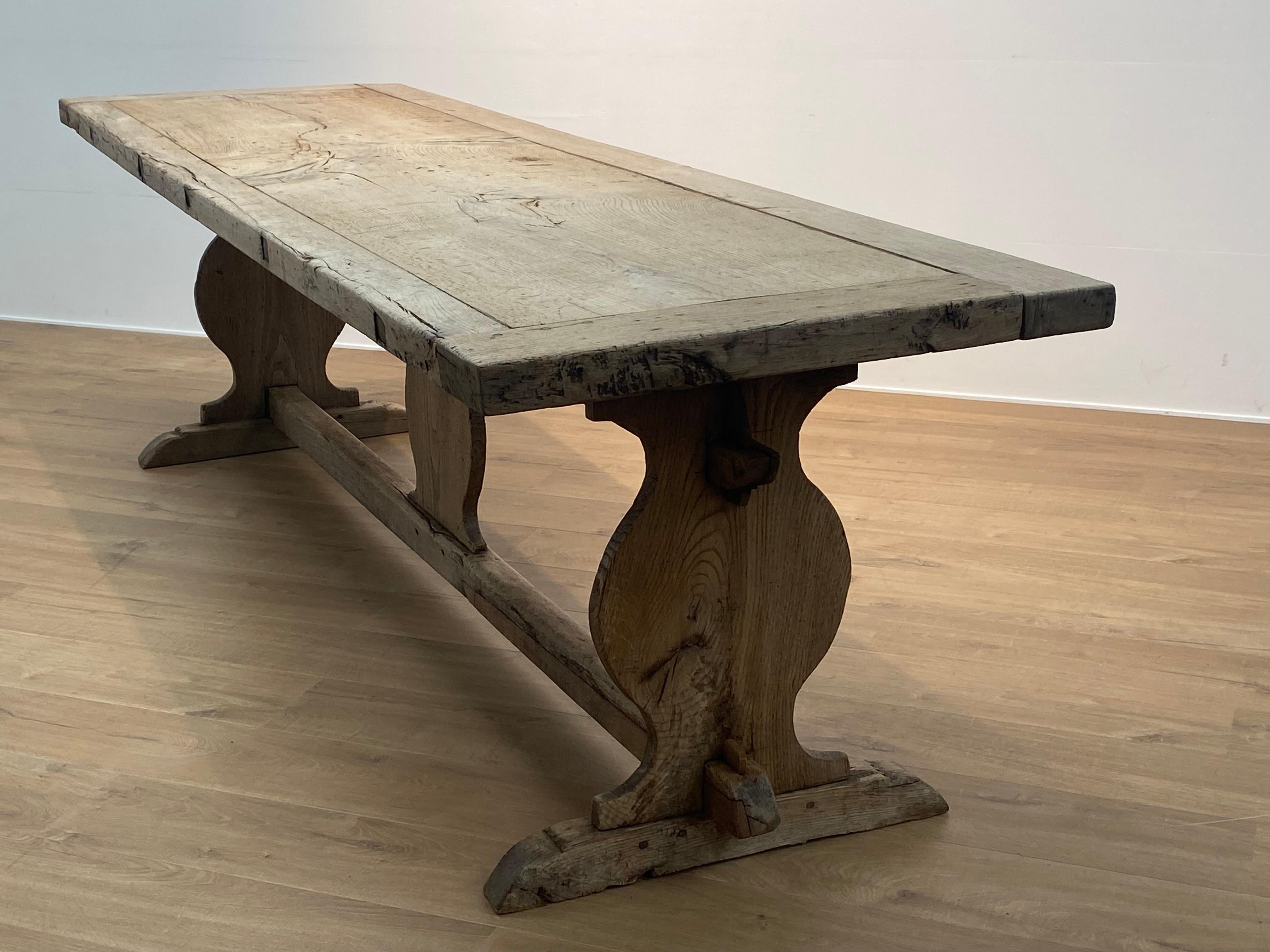 Ancienne table de réfectoire française rustique  Oak Oak blanchi en vente 8
