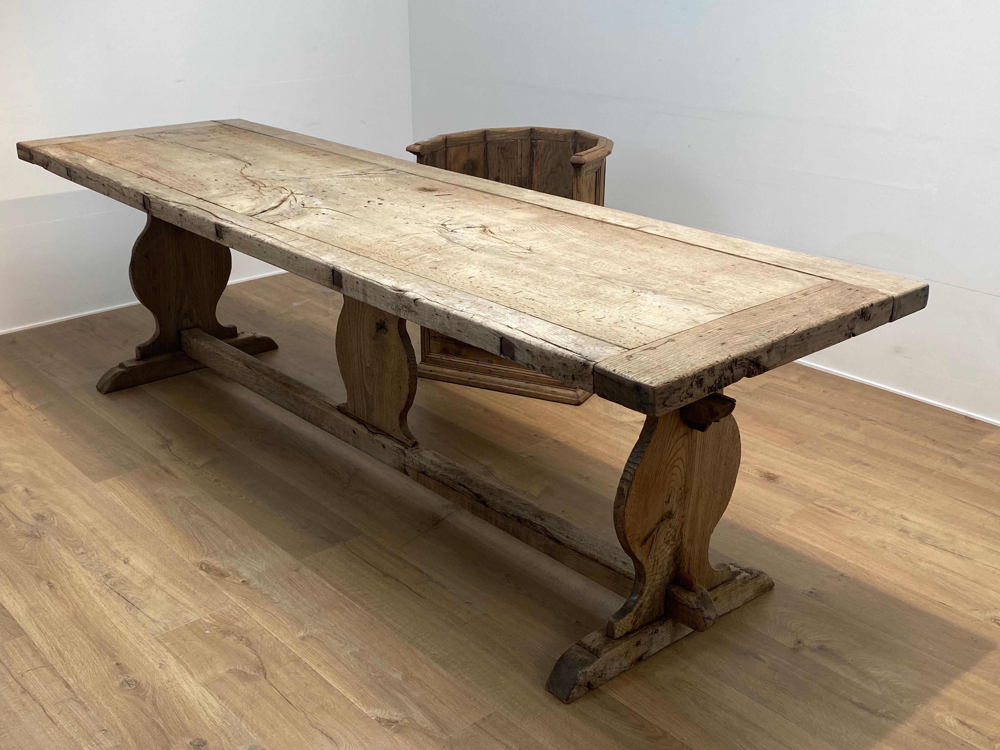 Ancienne table de réfectoire française rustique  Oak Oak blanchi en vente 9