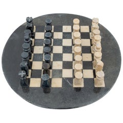 Ancien jeu d'échecs rustique français en pierre, vers 1940