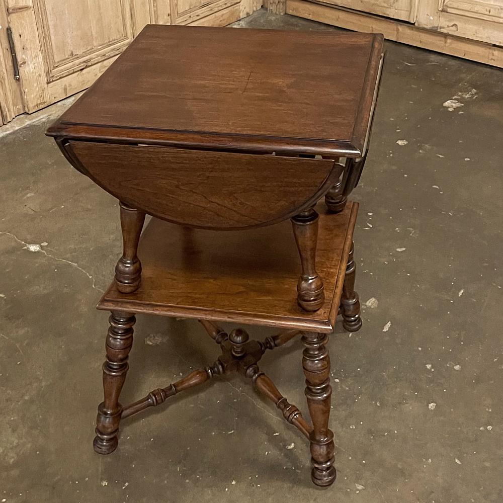 Antique Rustic French Walnut Drop Leaf End Table In Good Condition For Sale In Dallas, TX