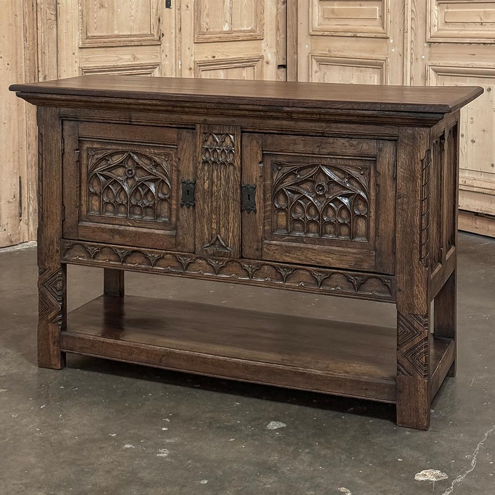 Néo-gothique Ancienne console gothique rustique ~ meuble de rangement surélevé en vente