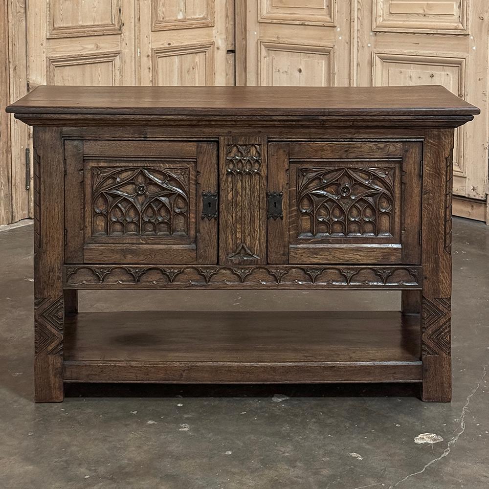 Français Ancienne console gothique rustique ~ meuble de rangement surélevé en vente
