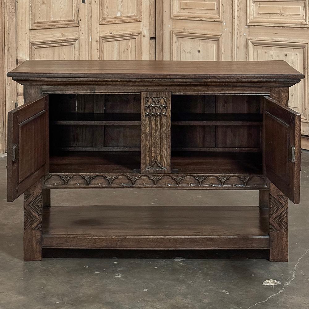 Sculpté à la main Ancienne console gothique rustique ~ meuble de rangement surélevé en vente