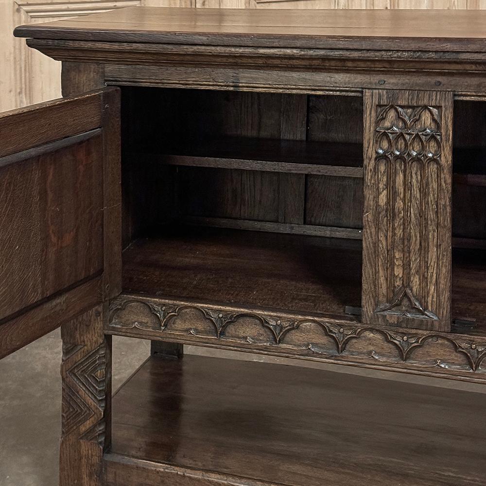 Consola Gótica Rústica Antigua ~ Armario Elevado en Bueno estado para la venta en Dallas, TX