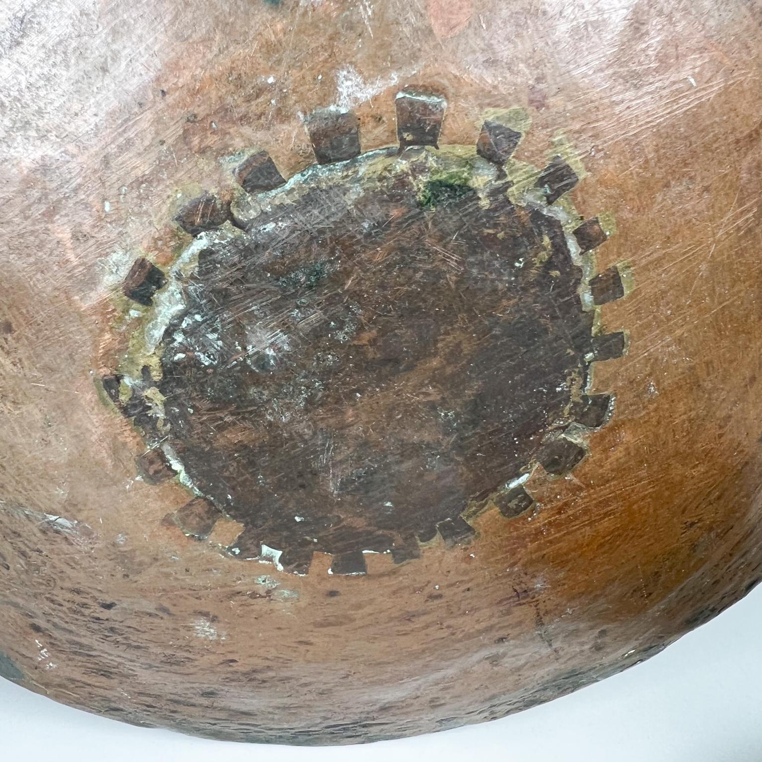 Bouilloire rustique ancienne en cuivre martelé avec bouilloire en vente 5