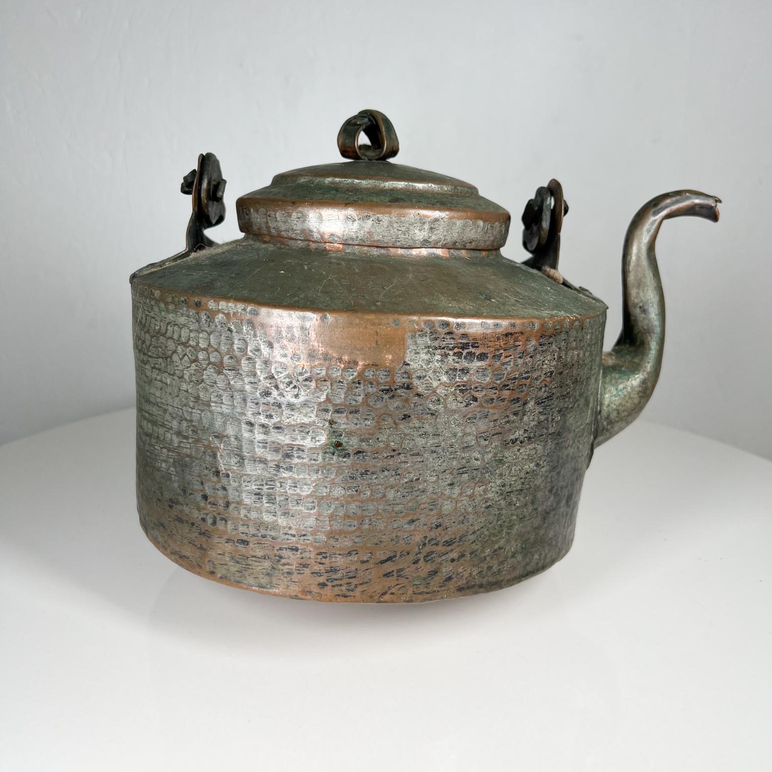 Antique Rustic Hammered copper tea kettle with flair
Measures: 11 D x 9 W x 11.5 H
Preowned unrestored vintage antique condition.
Refer to images listed please.