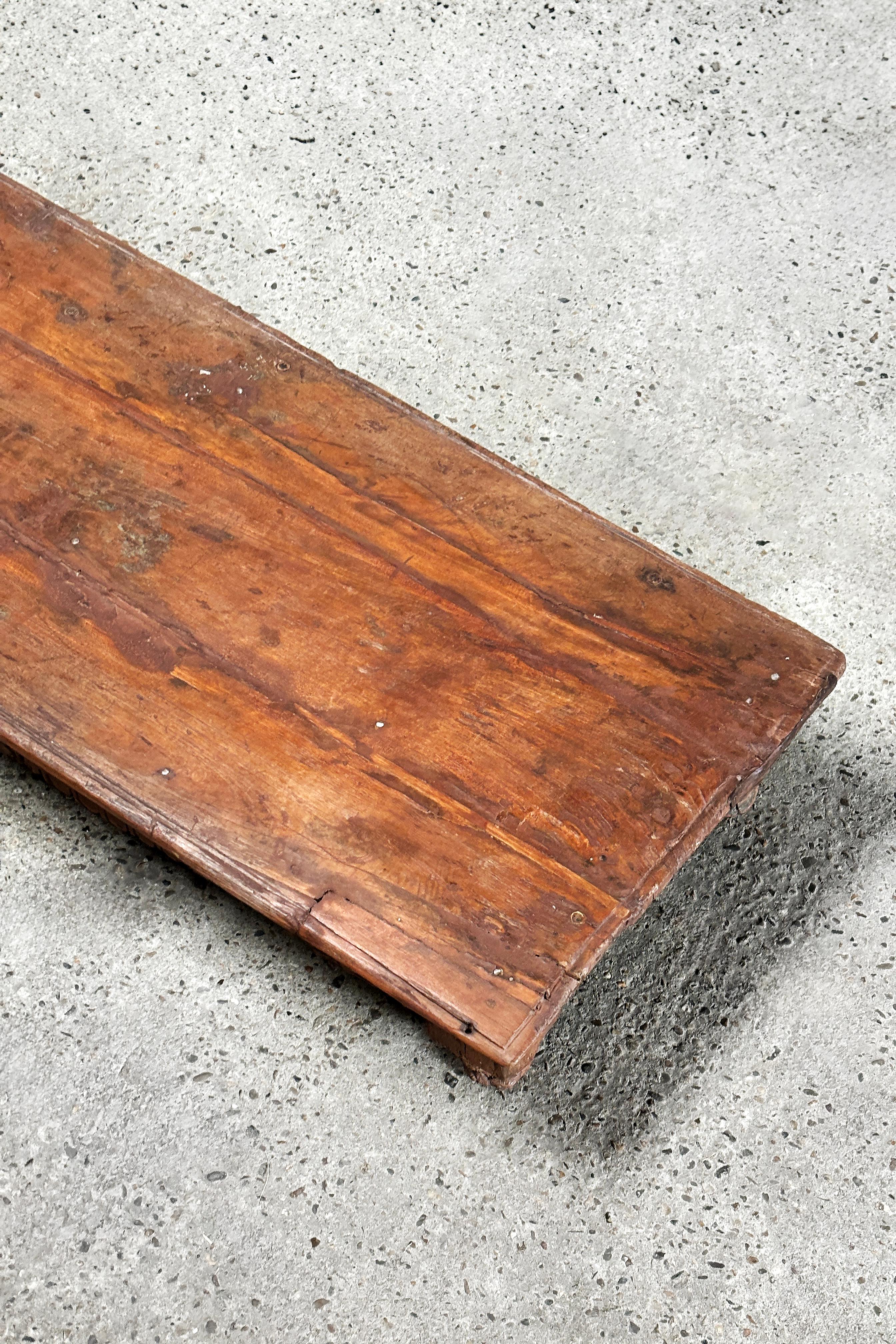 Bois Ancienne table basse rustique indienne en bois, début du 20e siècle en vente
