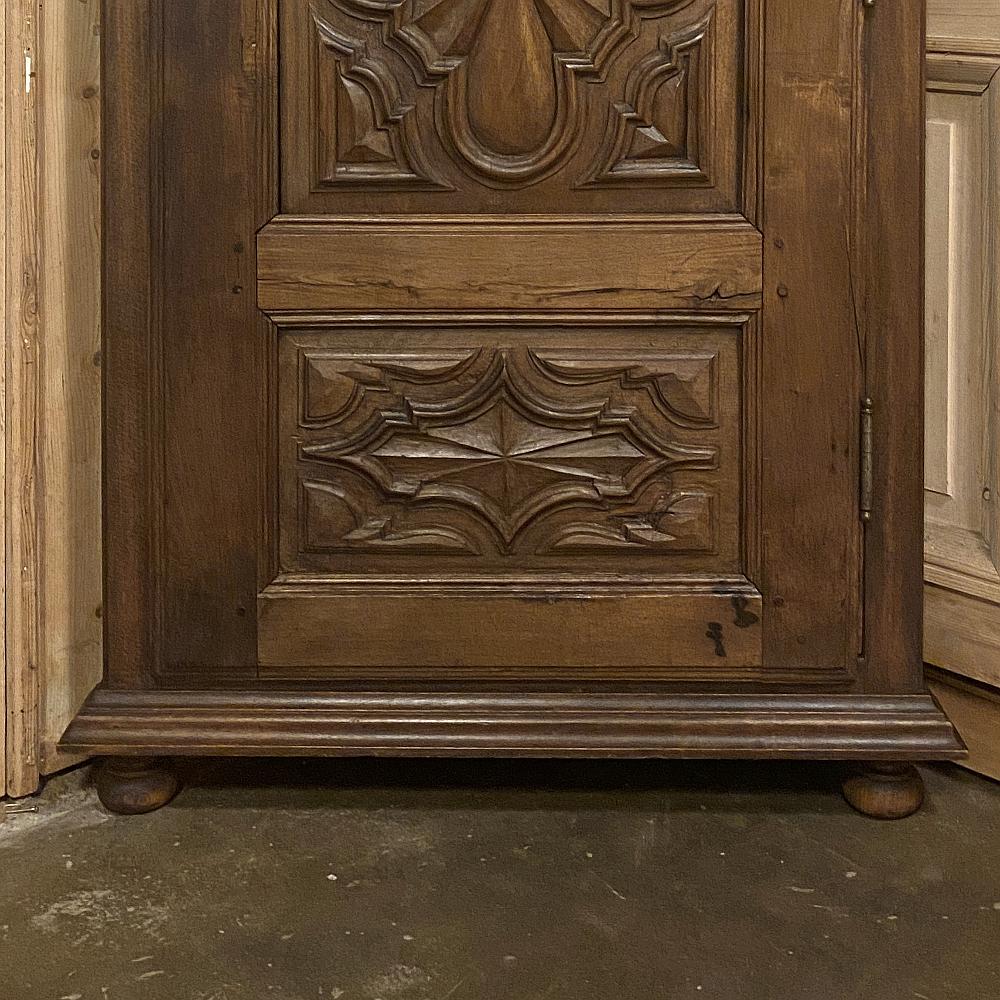 20th Century Antique Rustic Italian Piemontese Corner Cabinet For Sale