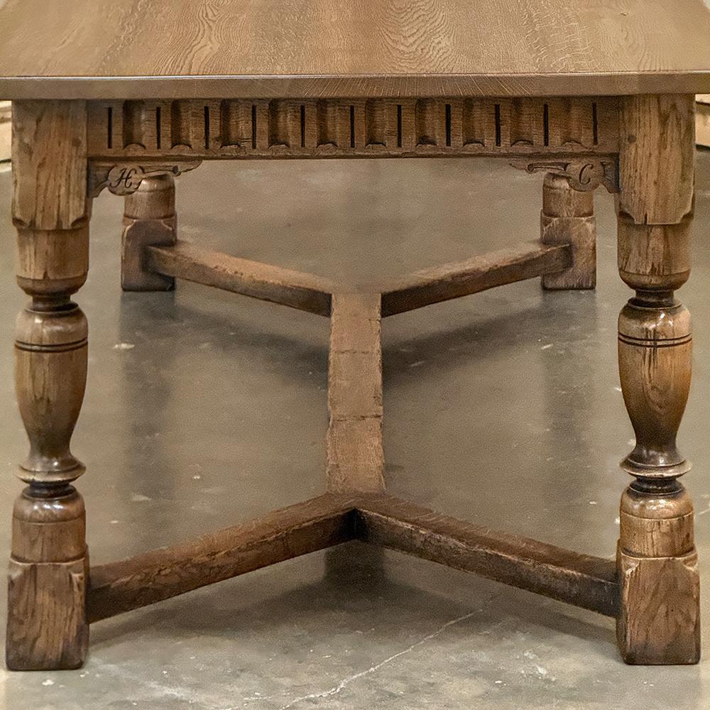 Table de salle à manger antique en chêne rustique en vente 8