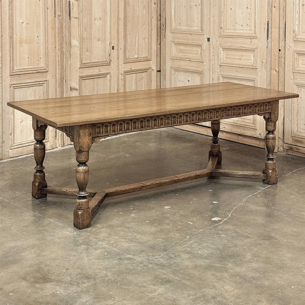 Néo-classique Table de salle à manger antique en chêne rustique en vente