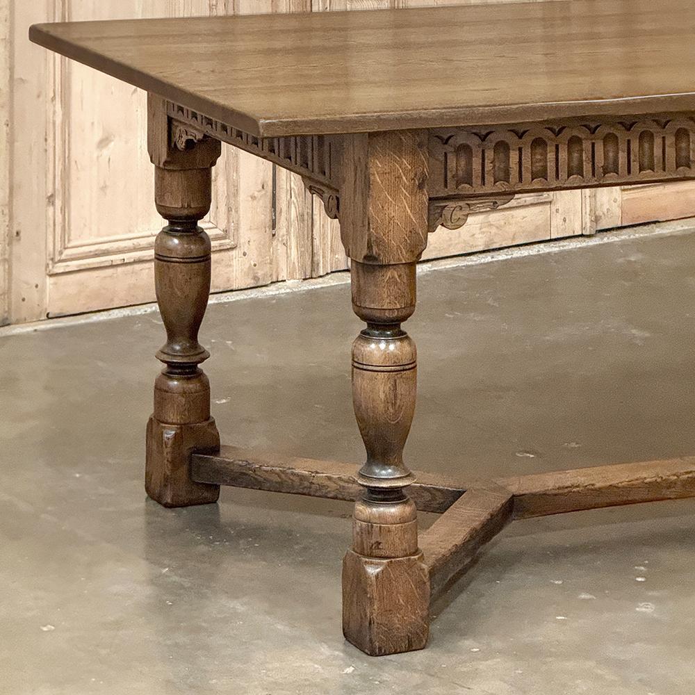 Fait main Table de salle à manger antique en chêne rustique en vente