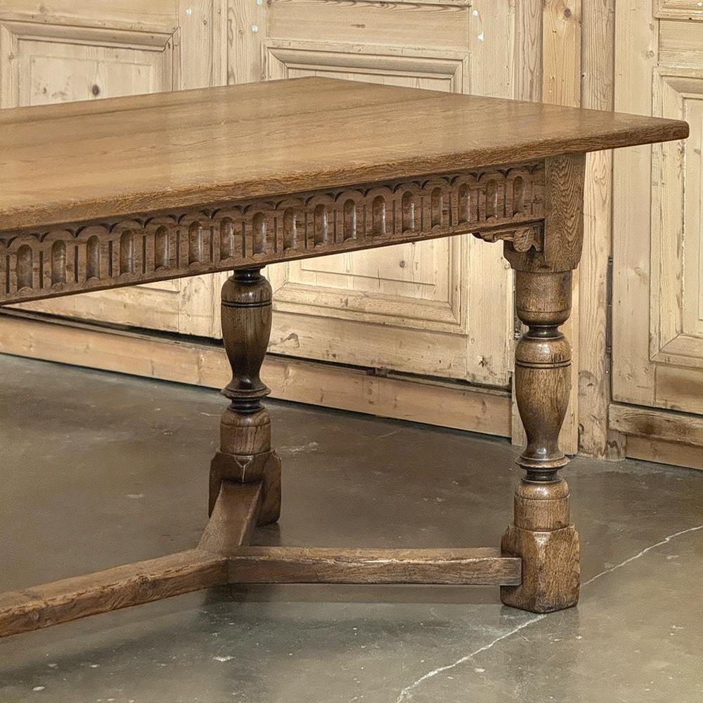 20ième siècle Table de salle à manger antique en chêne rustique en vente