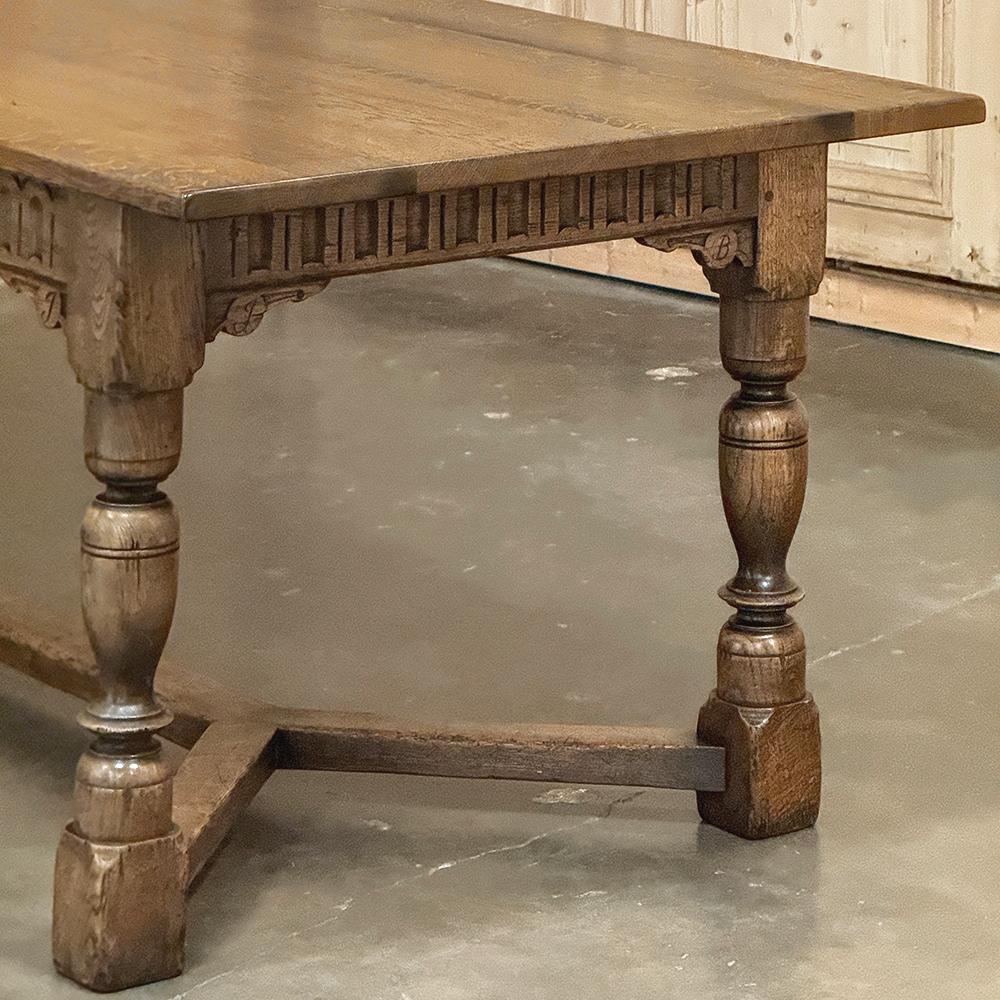 Table de salle à manger antique en chêne rustique en vente 1