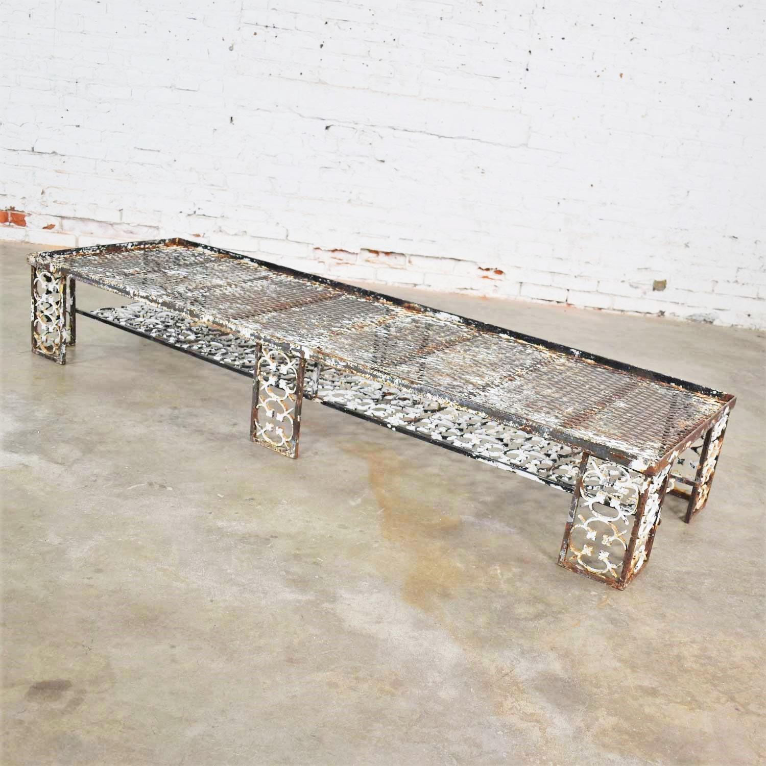 Antique Rustic Patinated Cast Iron Ornate Patio Garden Coffee Table Bench Daybed In Good Condition In Topeka, KS