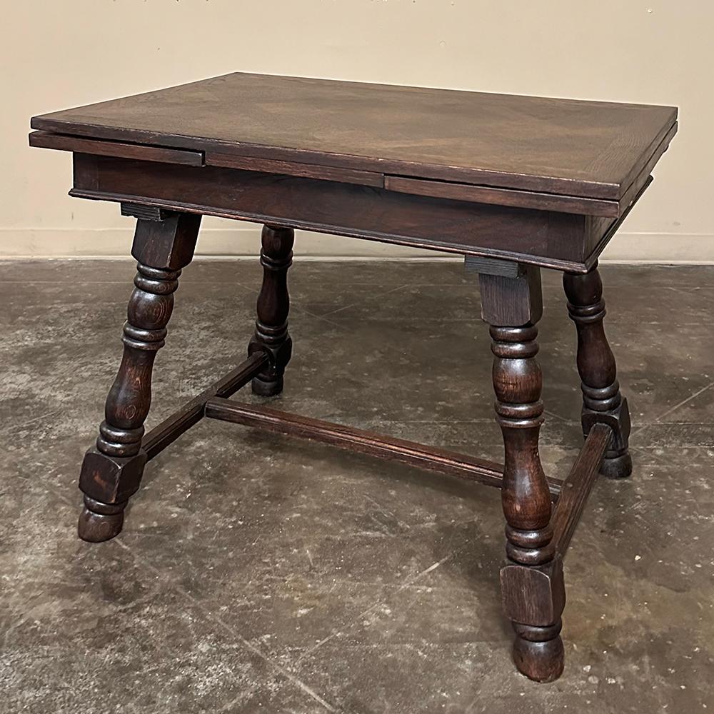 Antique Rustic Petite Draw Leaf Dining Table ~ Breakfast Table In Good Condition For Sale In Dallas, TX