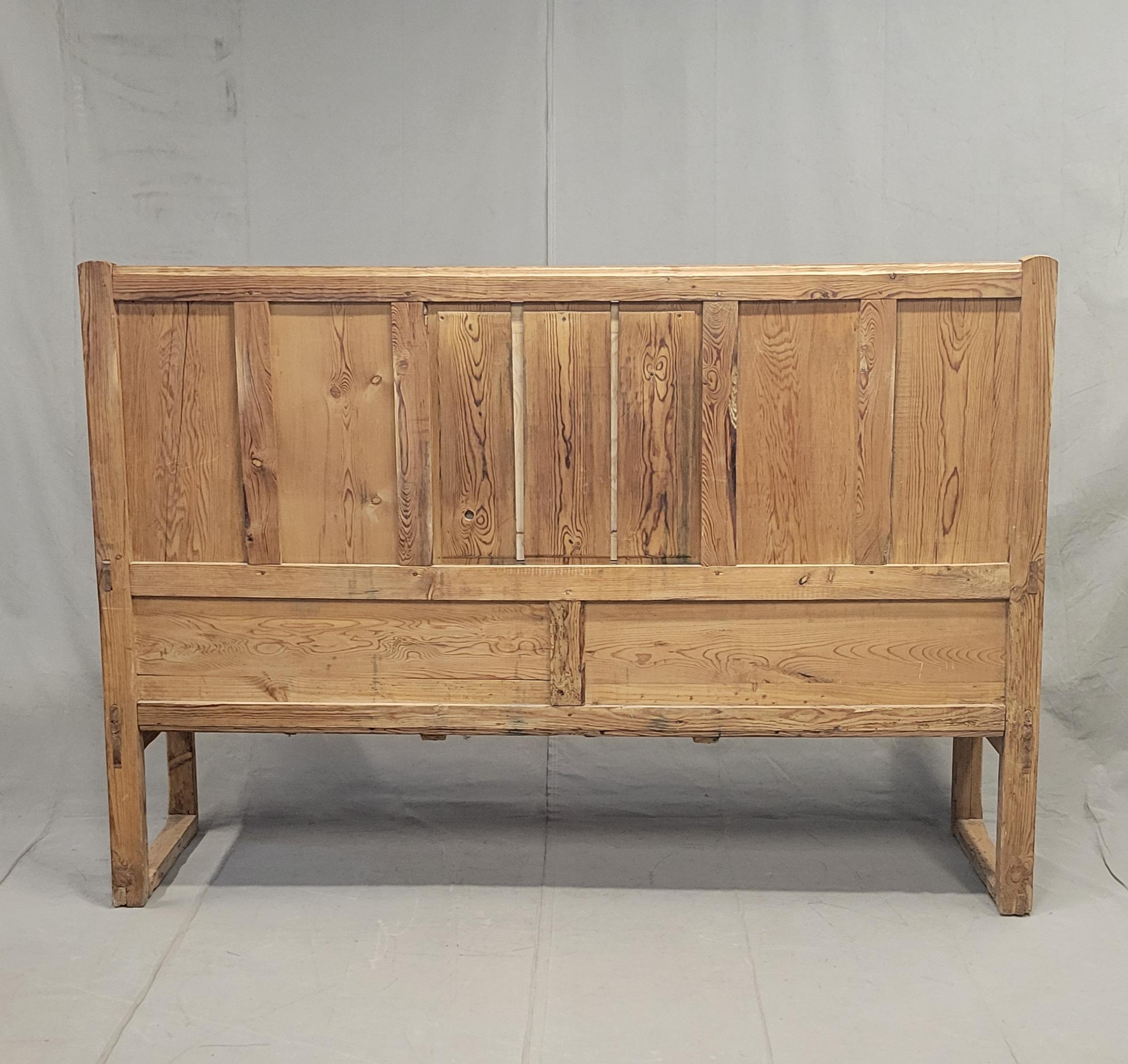 Antique Rustic Pine Long Settle Bench Banquette Seating With Cushion For Sale 12
