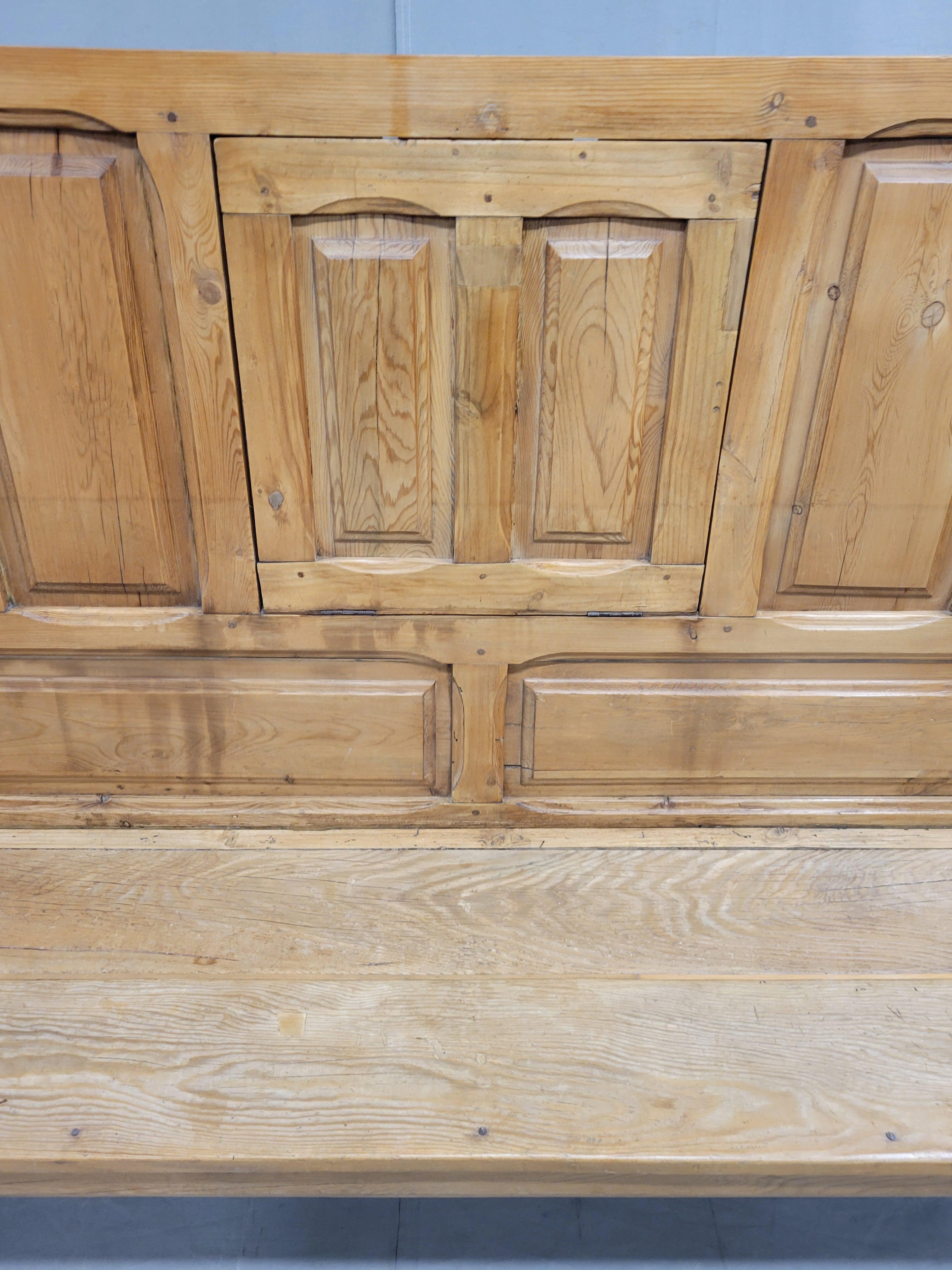 Antique Rustic Pine Long Settle Bench Banquette Seating With Cushion In Good Condition For Sale In Centennial, CO