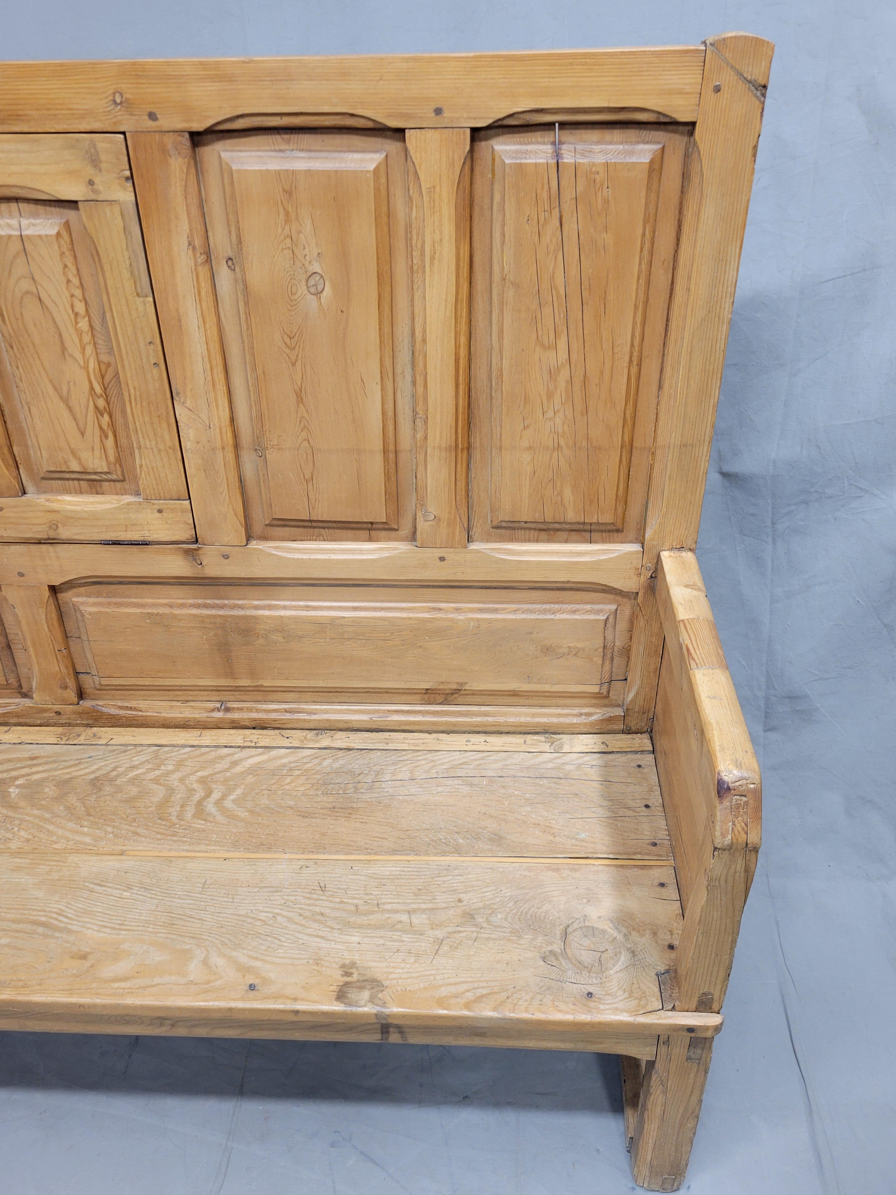 20th Century Antique Rustic Pine Long Settle Bench Banquette Seating With Cushion For Sale