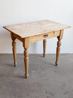 Tavolo rustico antico in pino