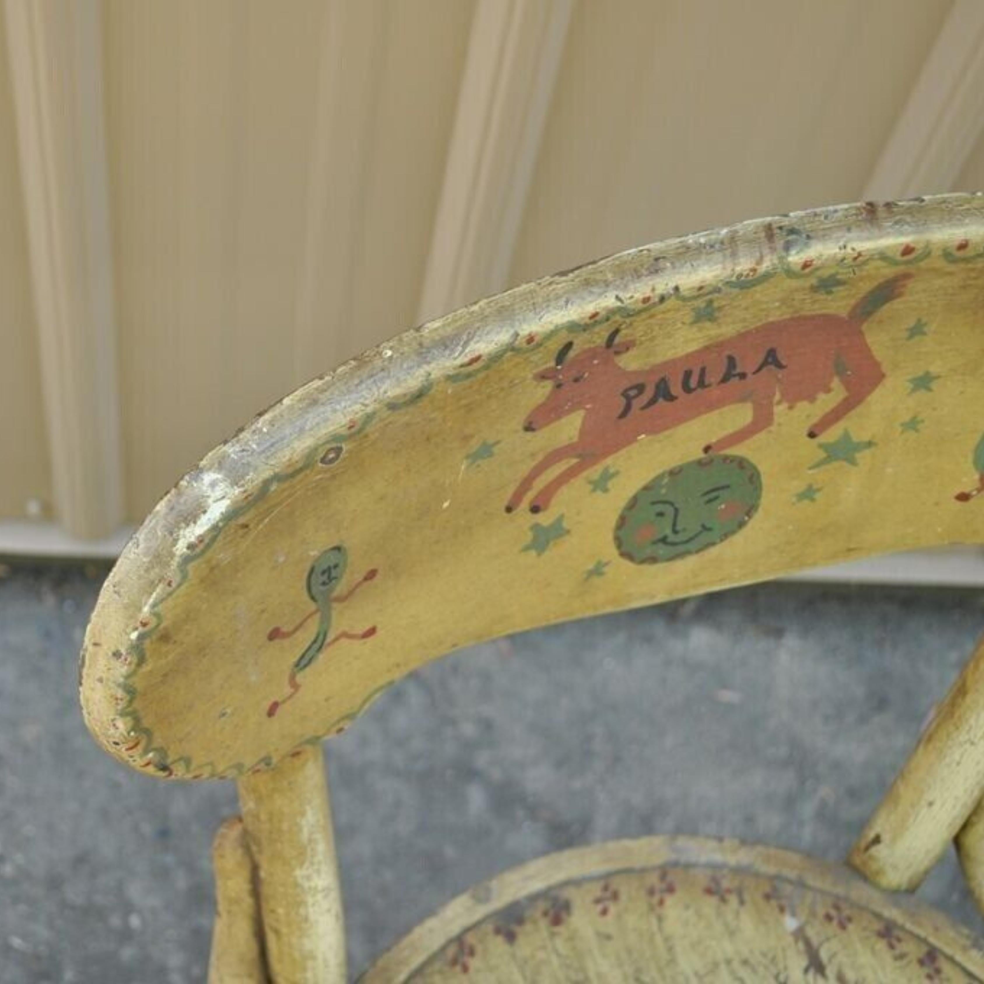 Chaise d'appoint Rhymes ancienne rustique primitive vieillissante peinte à la main Bon état - En vente à Philadelphia, PA