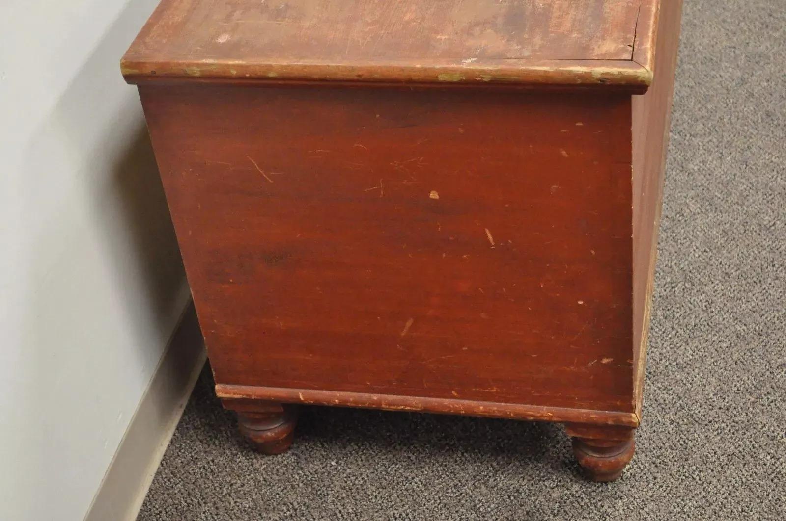 Antike rustikale primitive Pennsylvania Dovetailed Red Painted Deckentruhe, Rustikale Primitive im Angebot 1