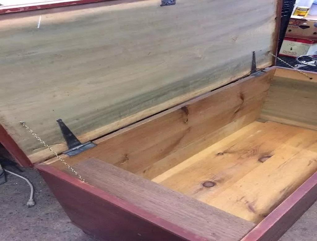 Antike rustikale primitive Pennsylvania Dovetailed Red Painted Deckentruhe, Rustikale Primitive im Angebot 3