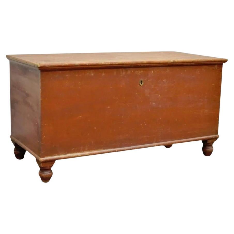 Ancienne commode coffre-fort rustique primitive de Pennsylvanie peinte en rouge à queue d'aronde