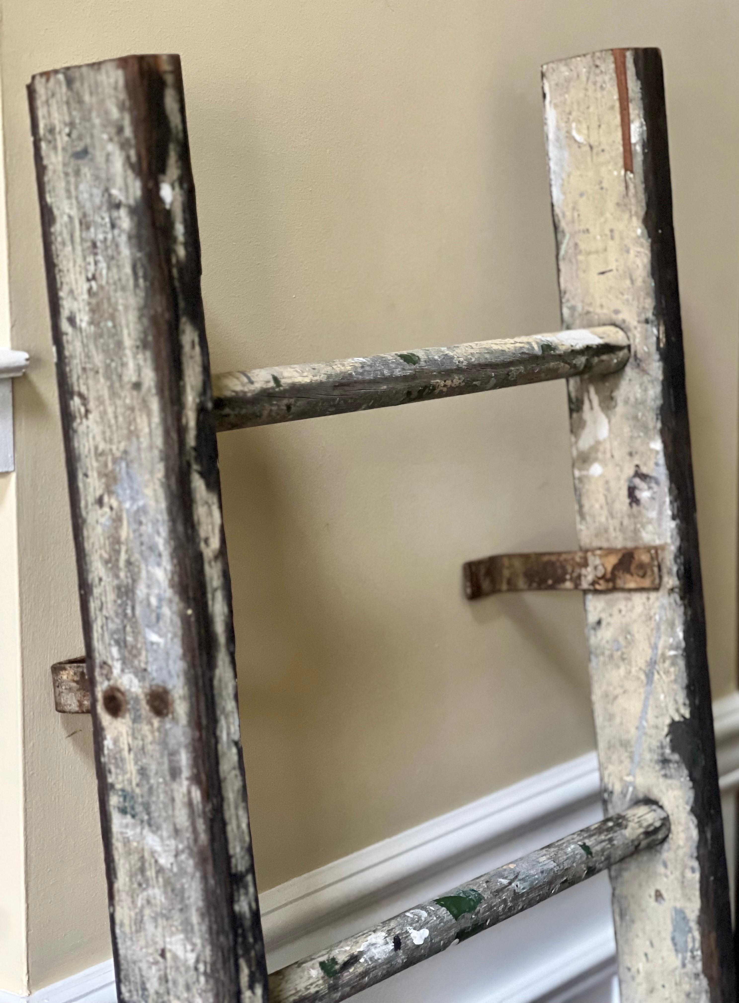 Antique Rustic Primitive Wood Ladder In Good Condition For Sale In Doylestown, PA