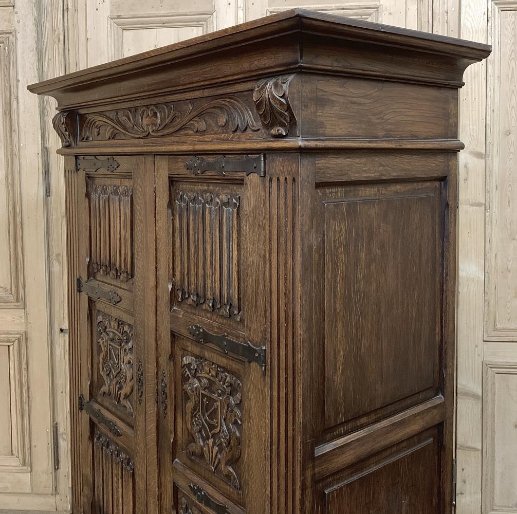 Antique Rustic Renaissance Raised Bonnetiere In Good Condition In Dallas, TX