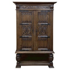 Antique Rustic Renaissance Raised Bonnetiere