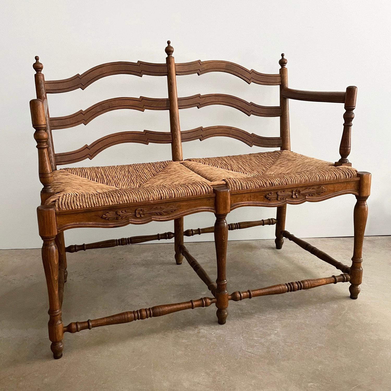 Antique Rustic Scalloped Wood Settee Bench  For Sale 7