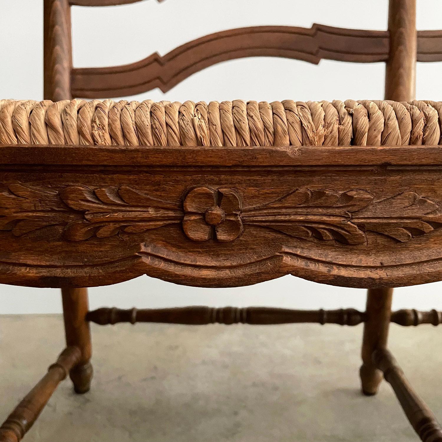 Antique Rustic Scalloped Wood Settee Bench  For Sale 2