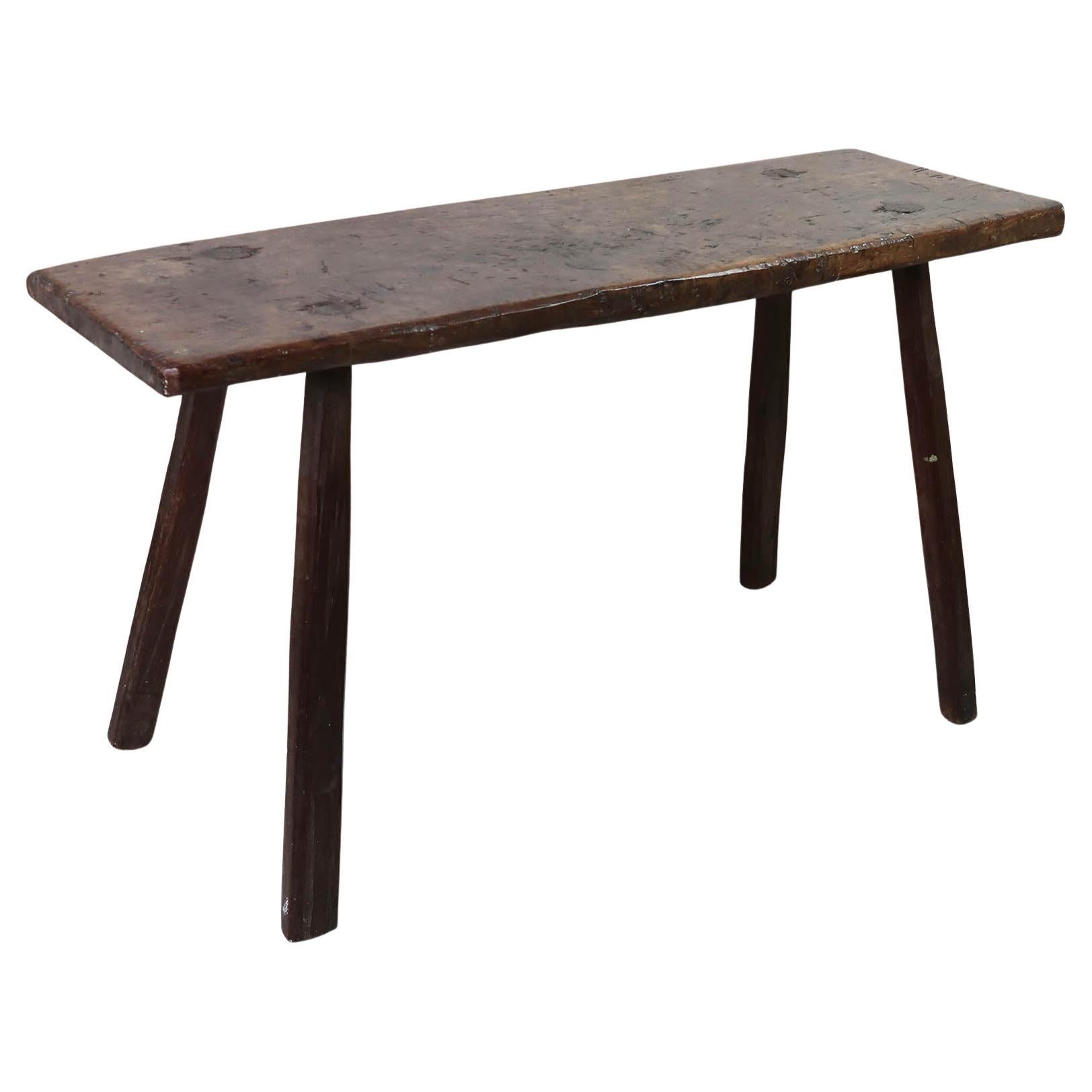 Table basse rustique ancienne en bois de feuillus. A.I.C. C.1800 en vente