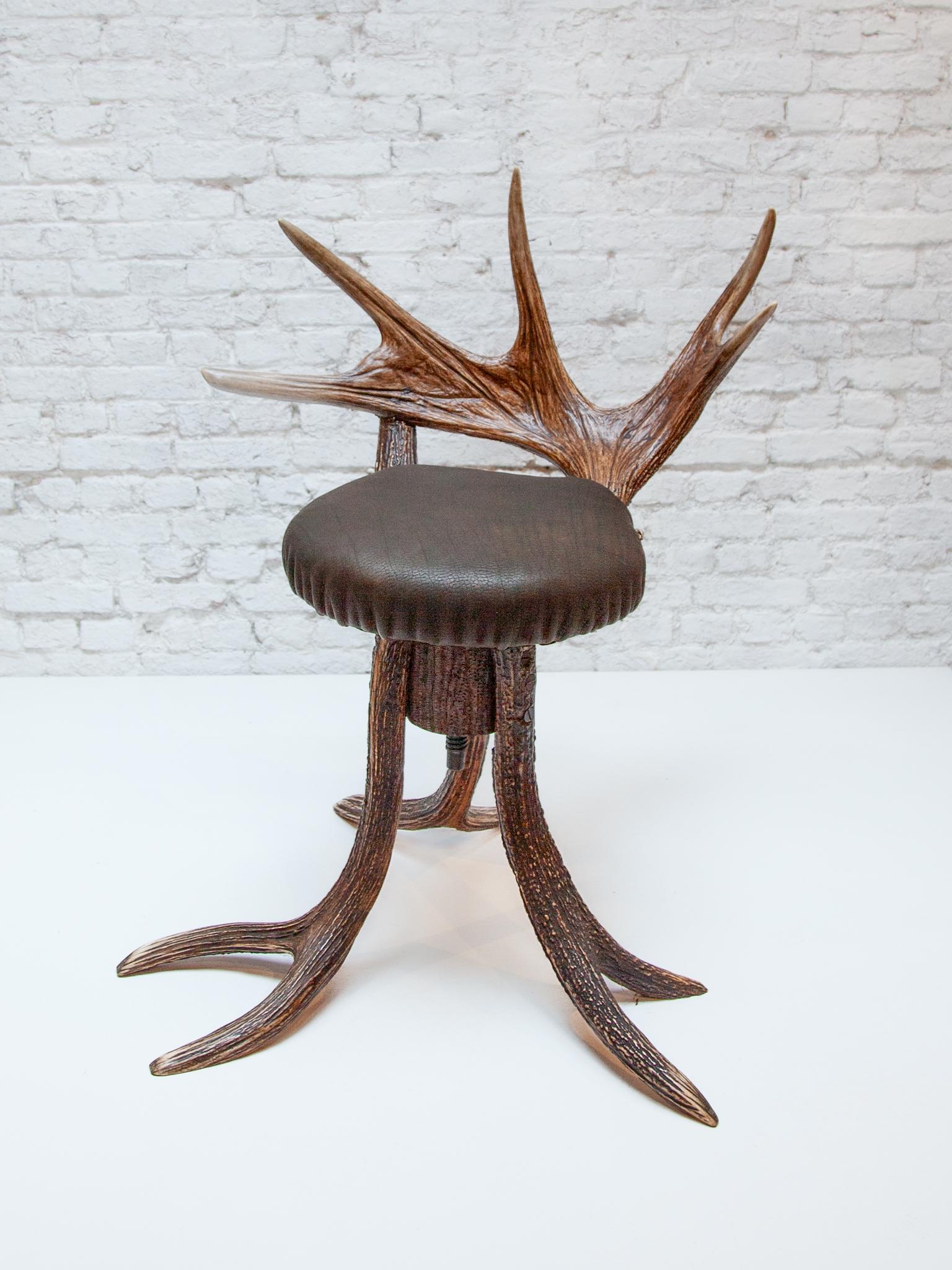 Antique Rustic Stool made in Germany, 1930s In Good Condition For Sale In Antwerp, BE