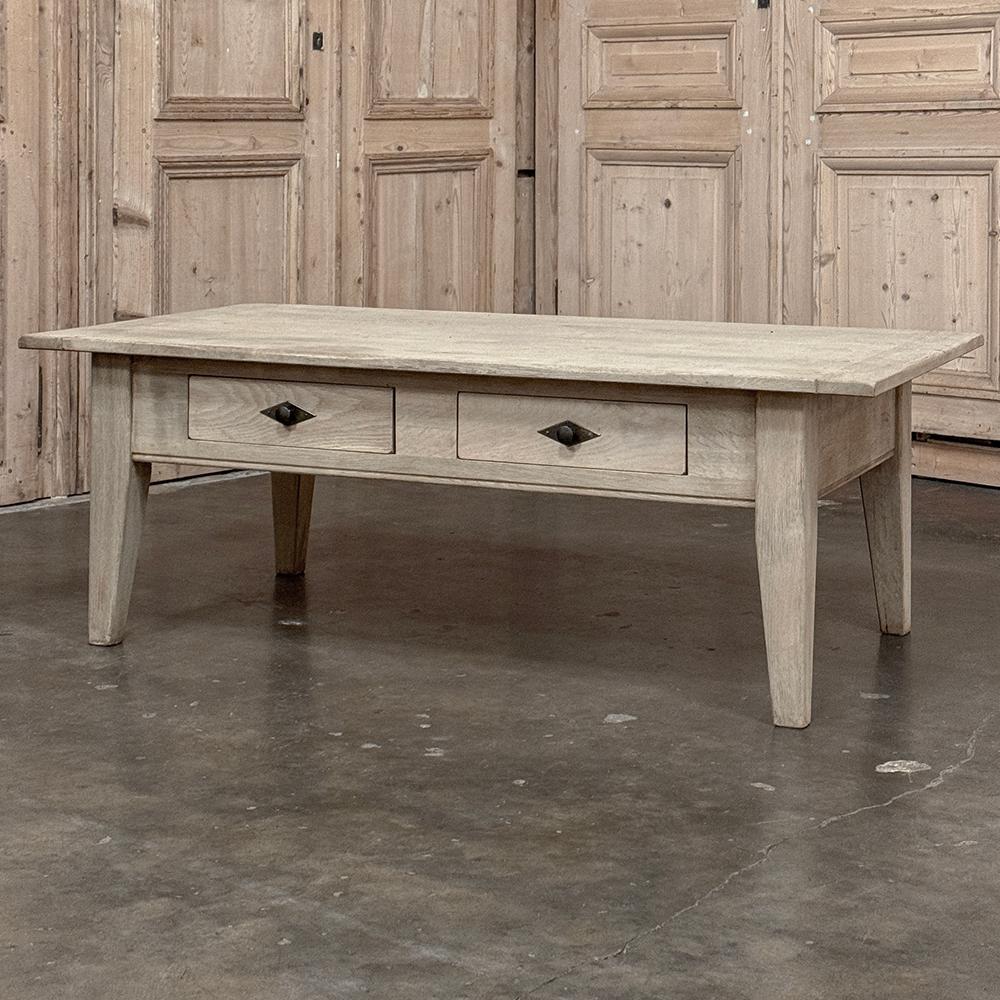 Rustique Table basse ancienne en chêne rustique strié en vente