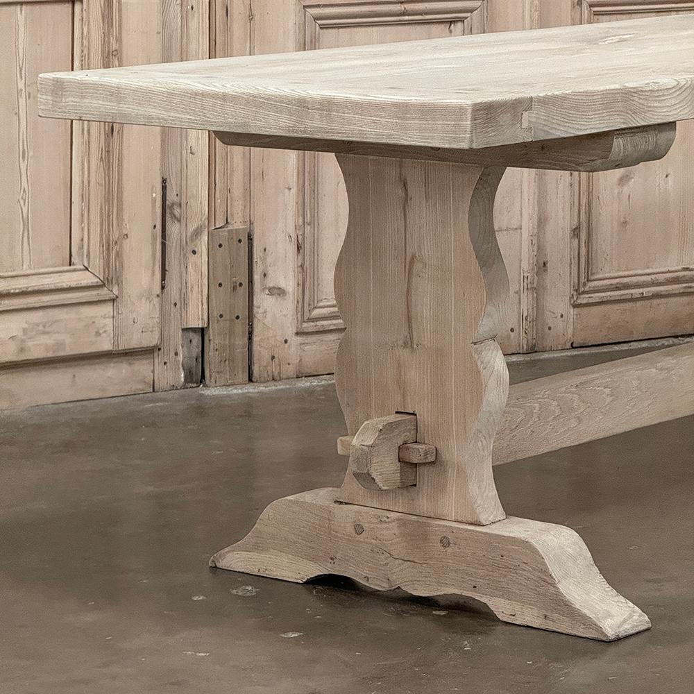 Ancienne table de salle à manger rustique à tréteaux en sycomore rayé en vente 2