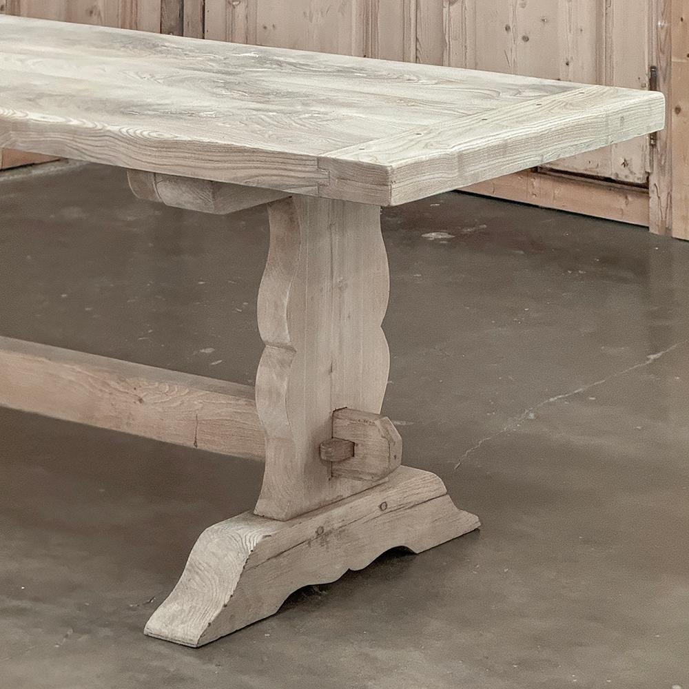 Ancienne table de salle à manger rustique à tréteaux en sycomore rayé en vente 4