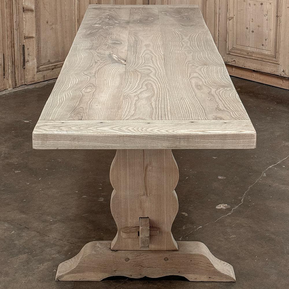 Ancienne table de salle à manger rustique à tréteaux en sycomore rayé en vente 6