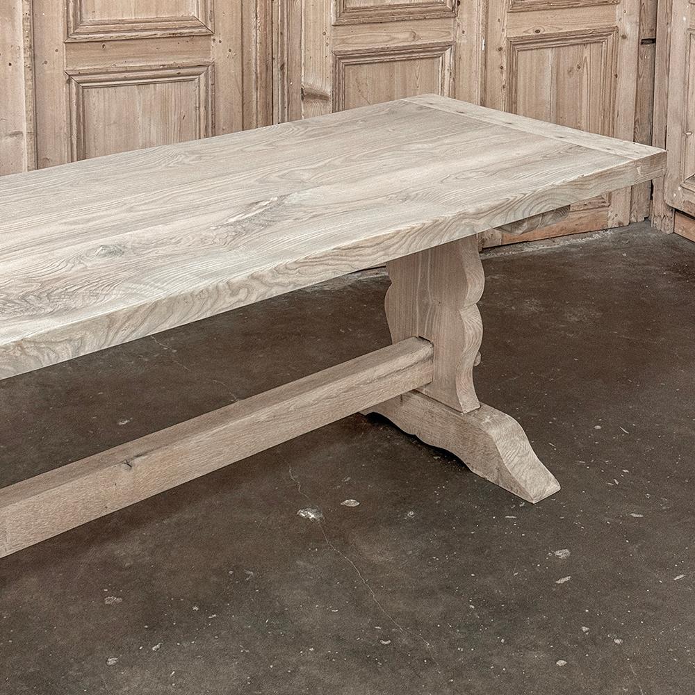 Ancienne table de salle à manger rustique à tréteaux en sycomore rayé en vente 10