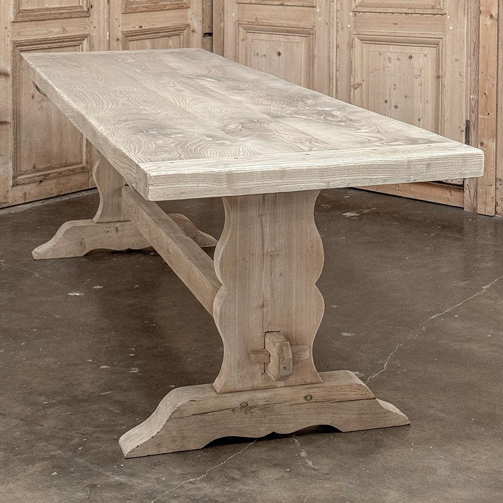 Ancienne table de salle à manger rustique à tréteaux en sycomore rayé en vente 11