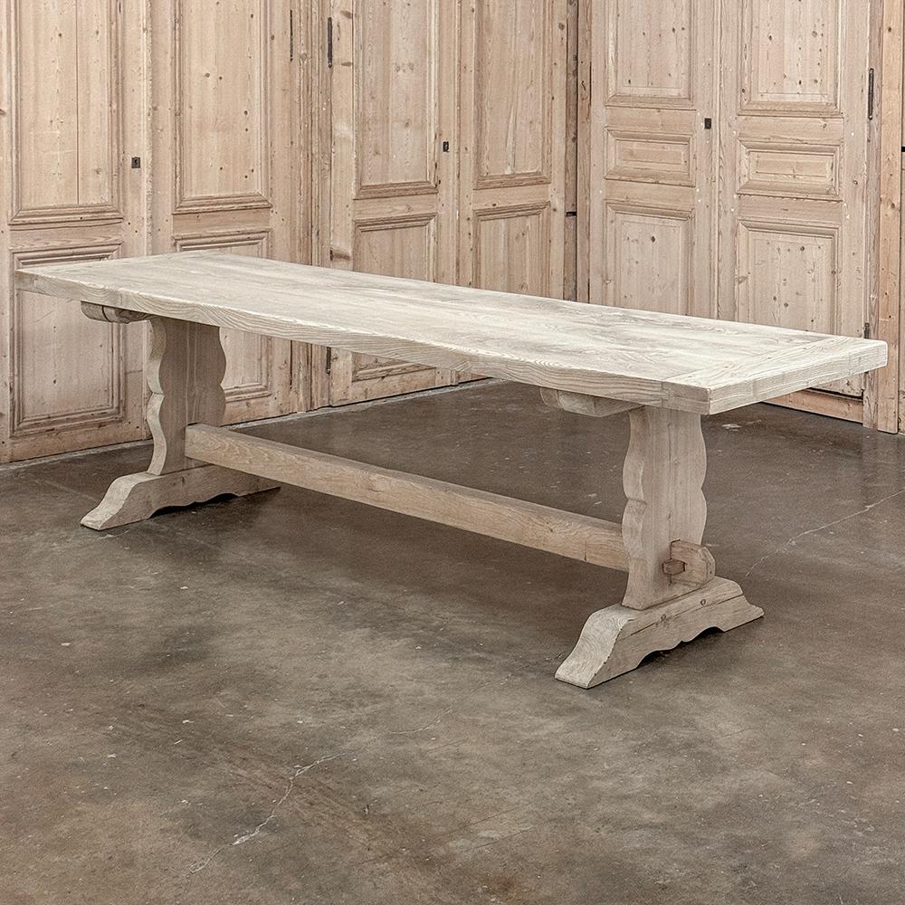 Fait main Ancienne table de salle à manger rustique à tréteaux en sycomore rayé en vente
